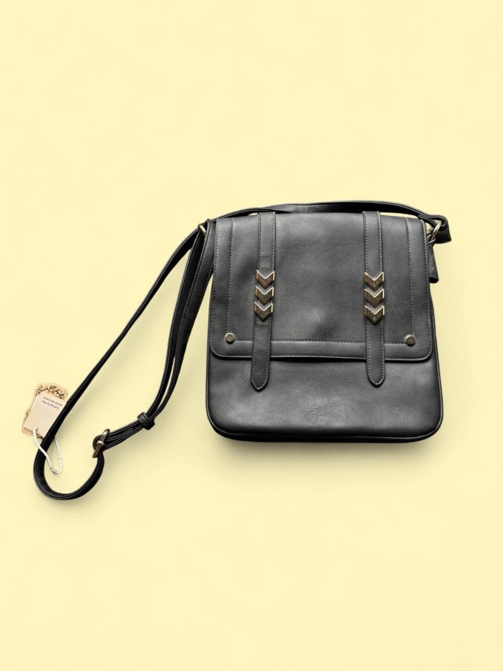 ✨Alyssa black vegan
leather crossbody bag with gold hardware✨